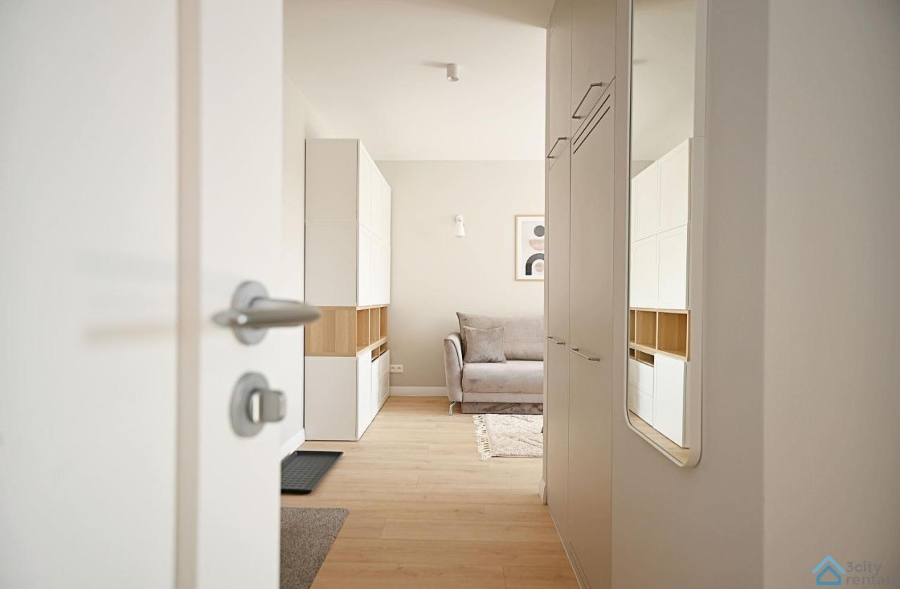 Beige 3City Apartment With Parking In Gdansk By Noclegi Renters Экстерьер фото