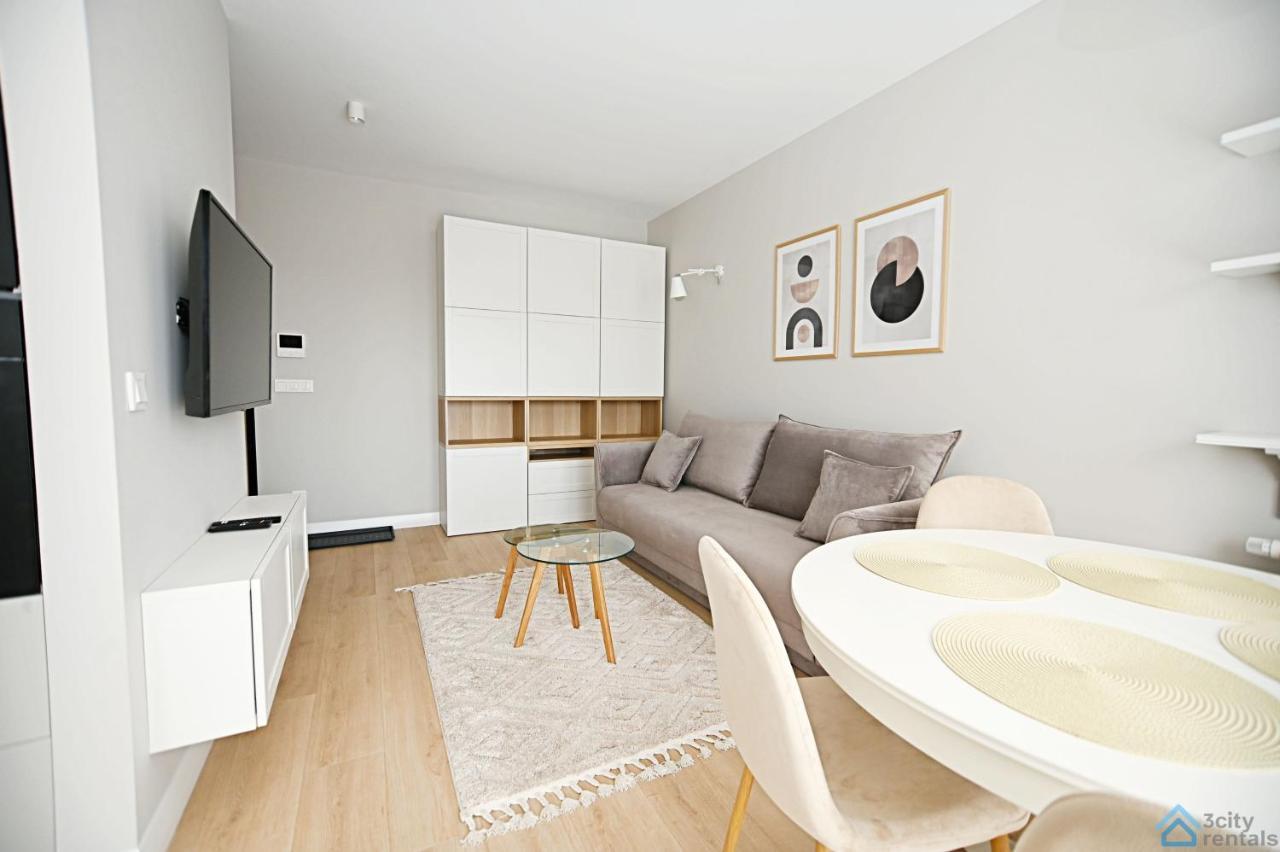 Beige 3City Apartment With Parking In Gdansk By Noclegi Renters Экстерьер фото
