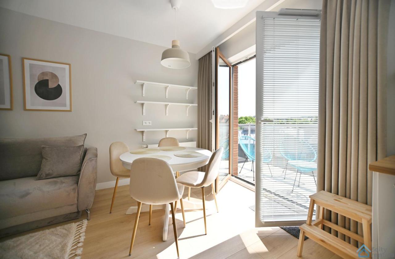 Beige 3City Apartment With Parking In Gdansk By Noclegi Renters Экстерьер фото