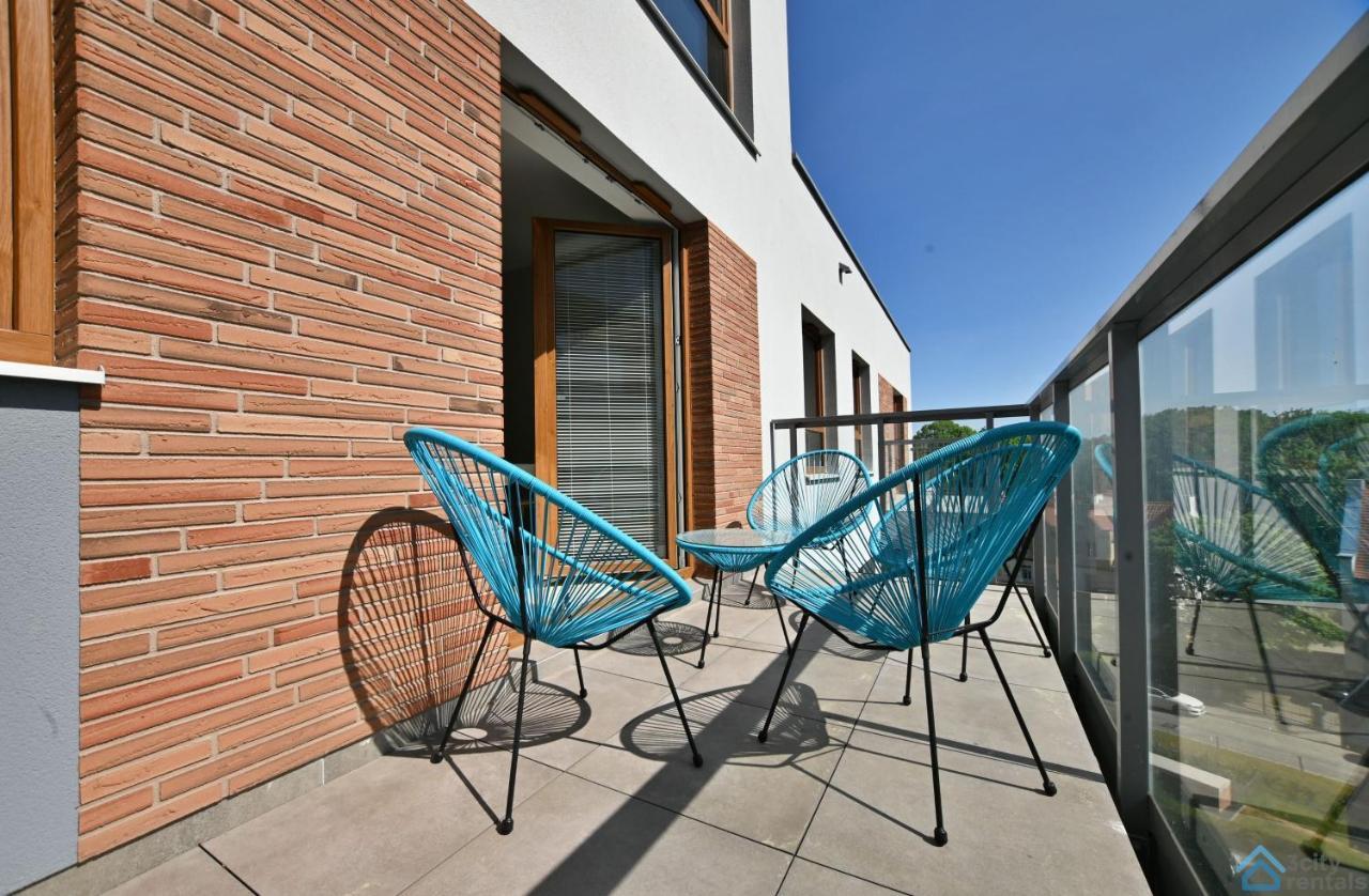 Beige 3City Apartment With Parking In Gdansk By Noclegi Renters Экстерьер фото