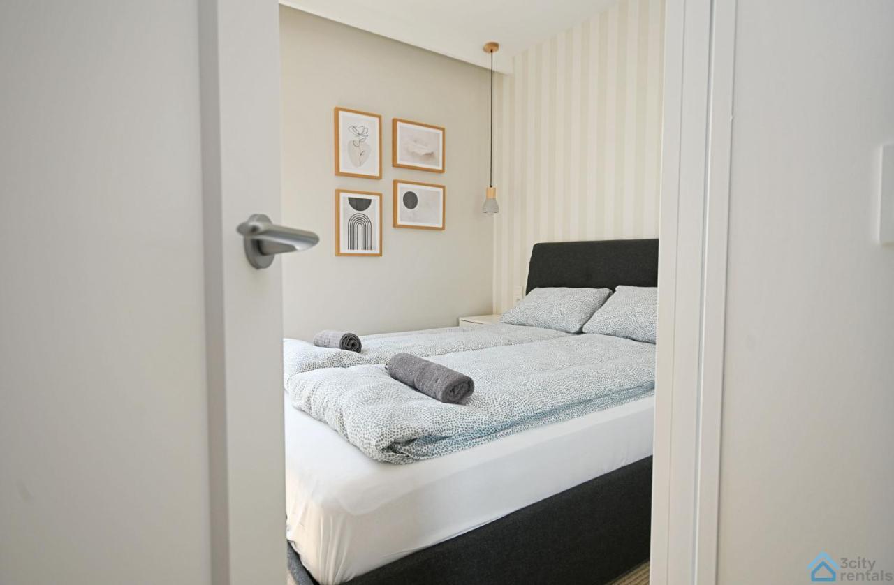 Beige 3City Apartment With Parking In Gdansk By Noclegi Renters Экстерьер фото